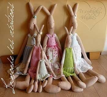 Текстильный заяц своими руками. Зайчики из ткани ручная работа. Тряпичные зайцы хандмэйд. Выкройка зайцев Handmade. Для уюта в доме.