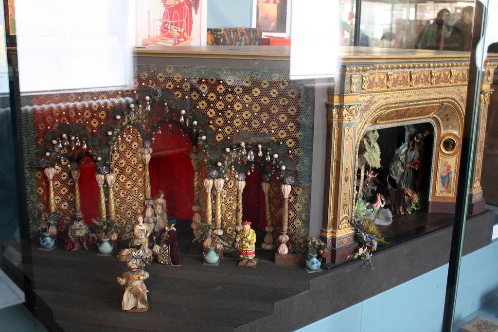 Антикварный кукольный домик. История кукольного домика.