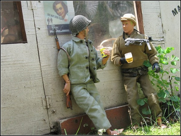 Салдатики. Игрушечная война. Военные игрушки. Реконструкция войны с помощью кукол и игрушек.