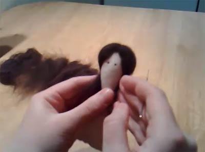 Как сделать волосы кукле. Сухое валяние. Мастер-класс.