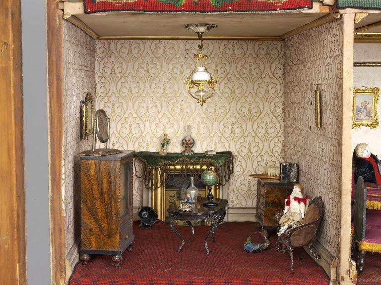 Антикварный кукольный домик. История кукольного домика.