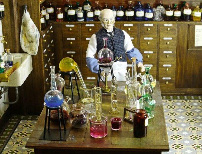 Антикварный кукольный домик. История кукольного домика.