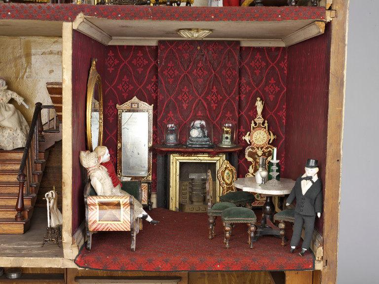 Антикварный кукольный домик. История кукольного домика.