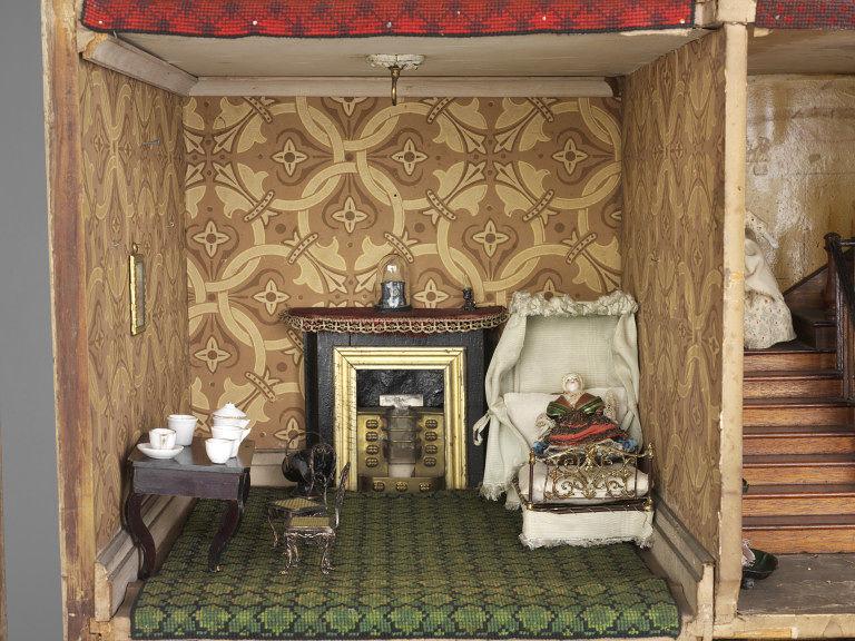 Антикварный кукольный домик. История кукольного домика.