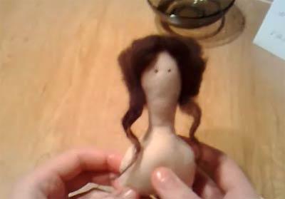 Как сделать волосы кукле. Сухое валяние. Мастер-класс.